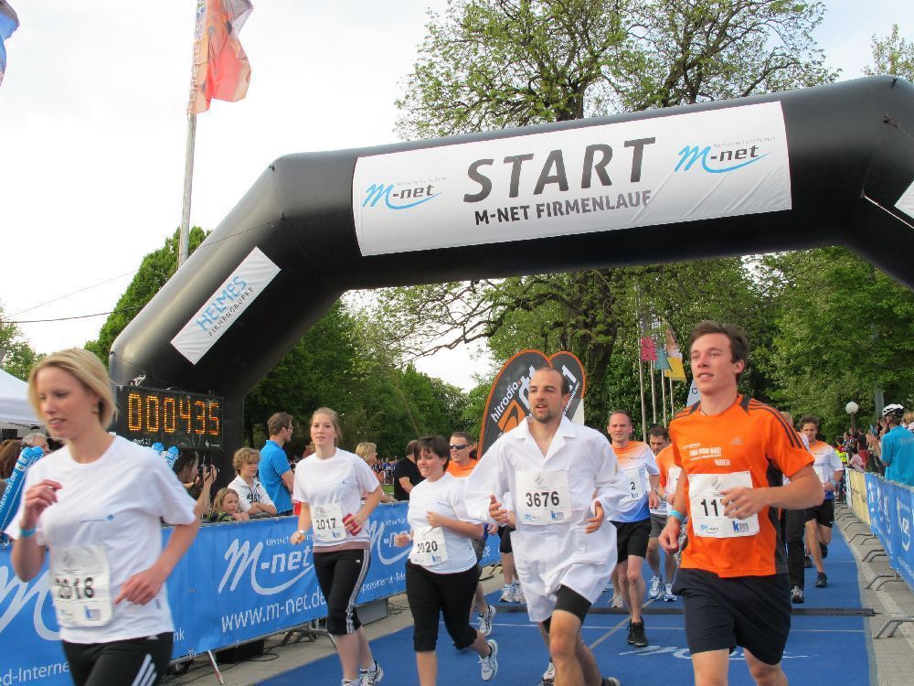 1. Augsburger Firmenlauf: Der Start. Fotos: B4B SCHWABEN