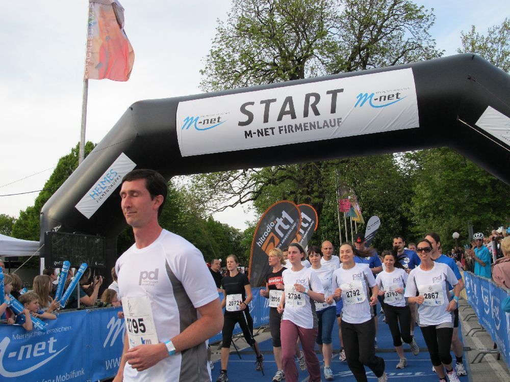 1. Augsburger Firmenlauf: Der Start. Fotos: B4B SCHWABEN