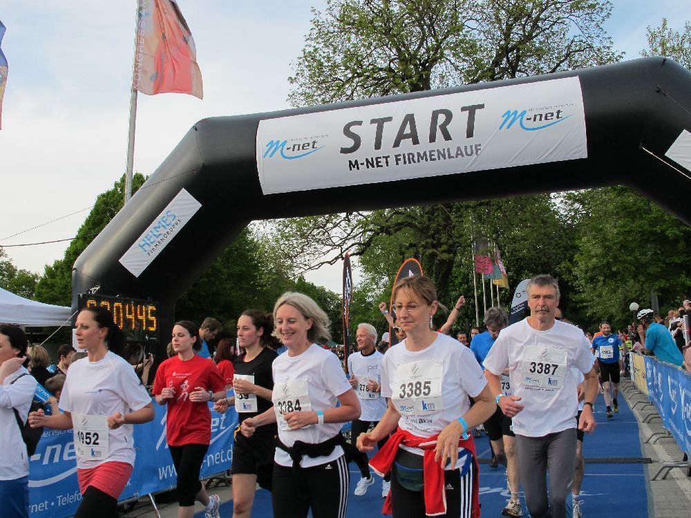 1. Augsburger Firmenlauf: Der Start. Fotos: B4B SCHWABEN