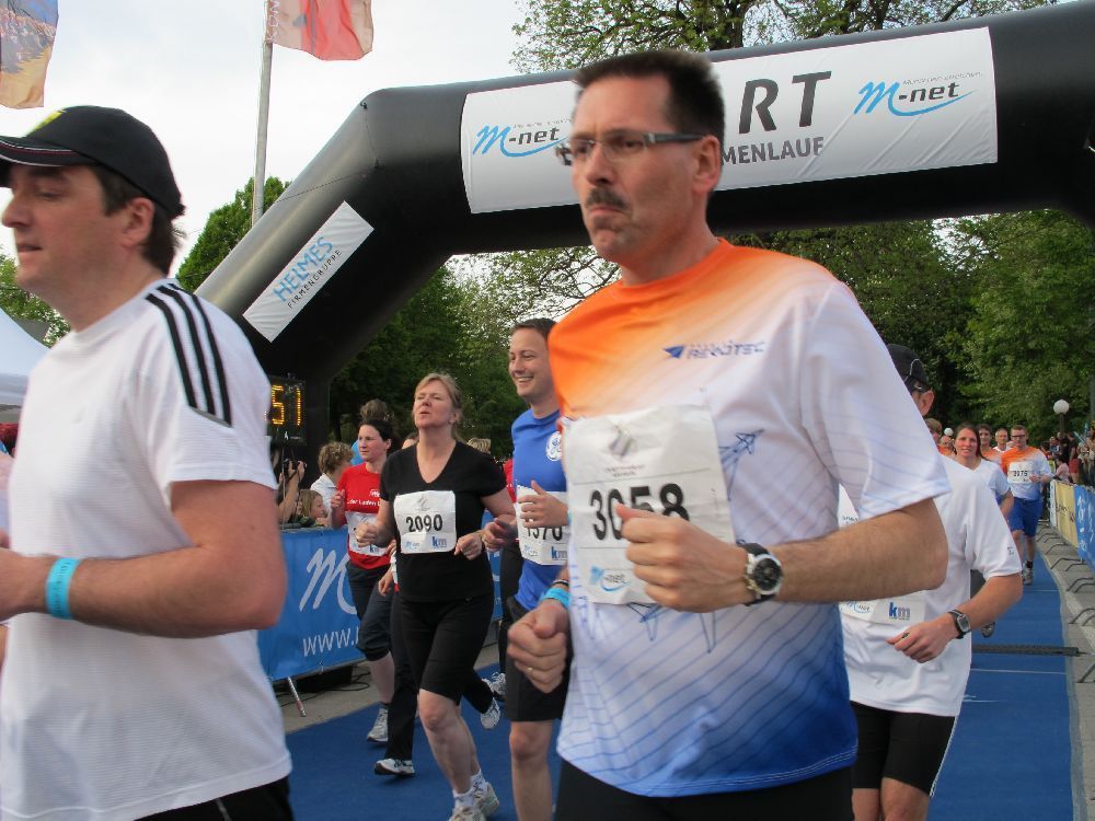 1. Augsburger Firmenlauf: Der Start. Fotos: B4B SCHWABEN