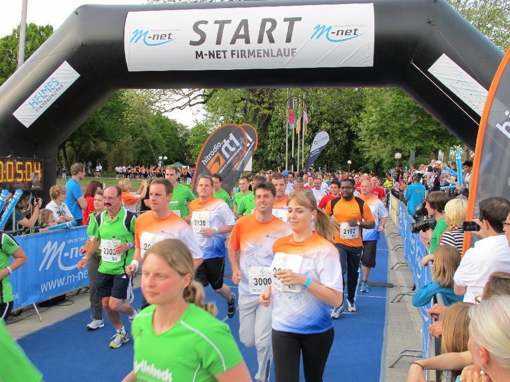 1. Augsburger Firmenlauf: Der Start. Fotos: B4B SCHWABEN