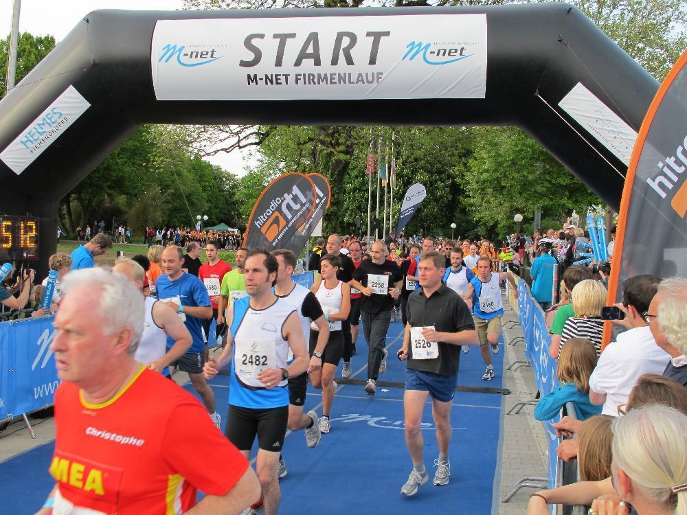 1. Augsburger Firmenlauf: Der Start. Fotos: B4B SCHWABEN