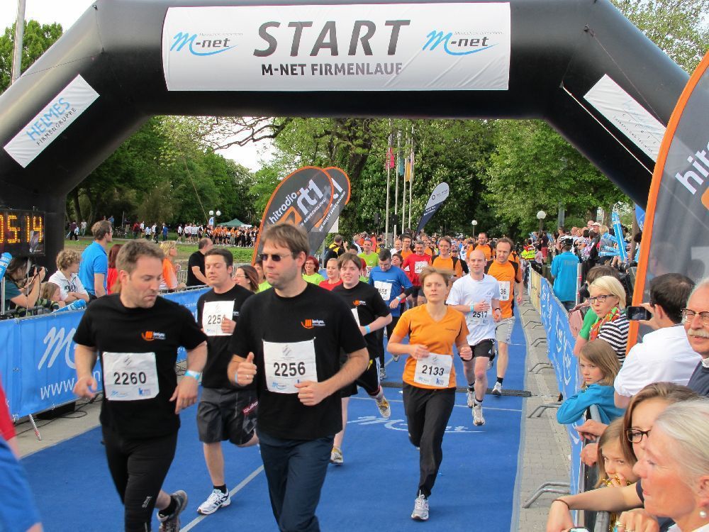 1. Augsburger Firmenlauf: Der Start. Fotos: B4B SCHWABEN