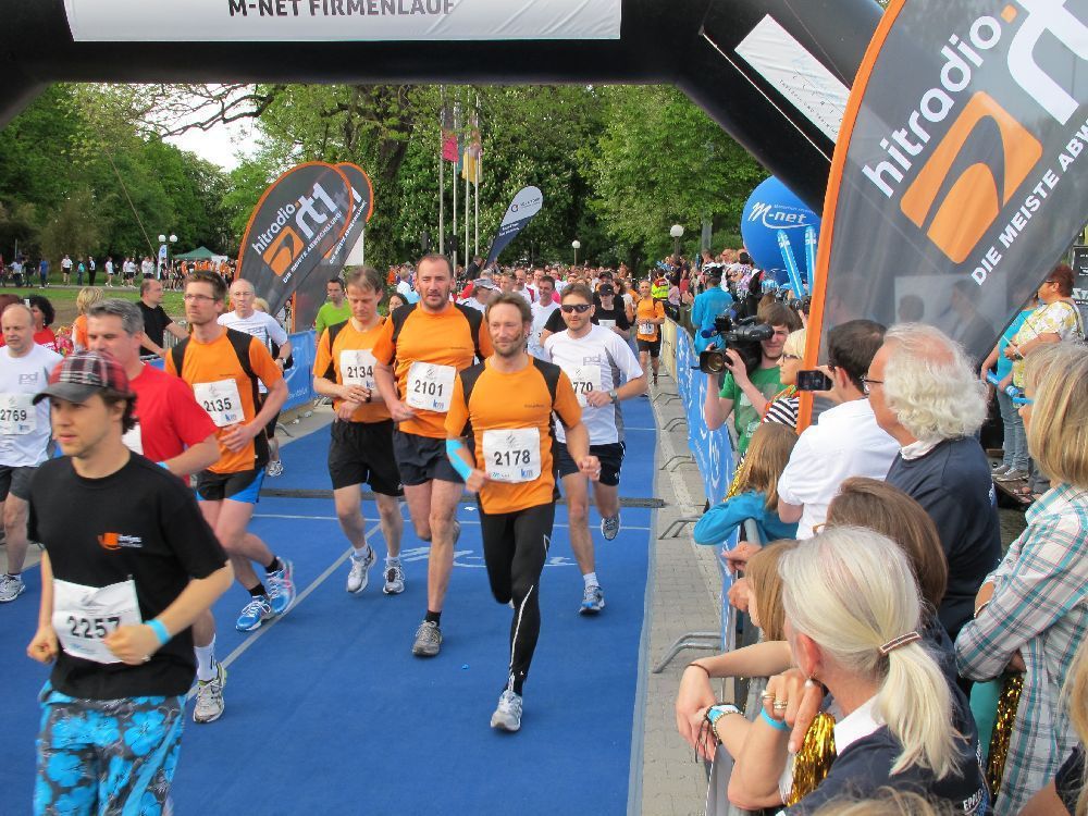 1. Augsburger Firmenlauf: Der Start. Fotos: B4B SCHWABEN