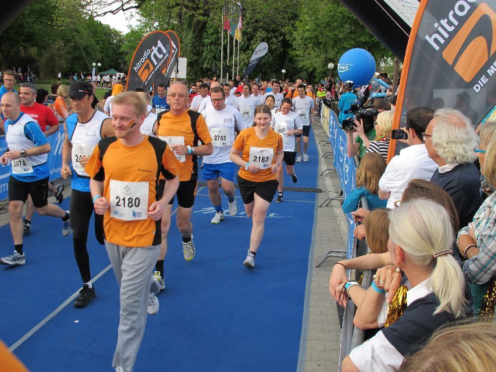 1. Augsburger Firmenlauf: Der Start. Fotos: B4B SCHWABEN