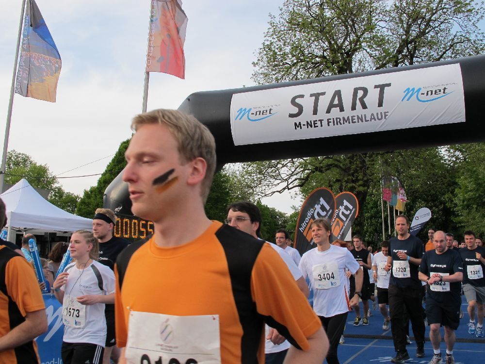 1. Augsburger Firmenlauf: Der Start. Fotos: B4B SCHWABEN