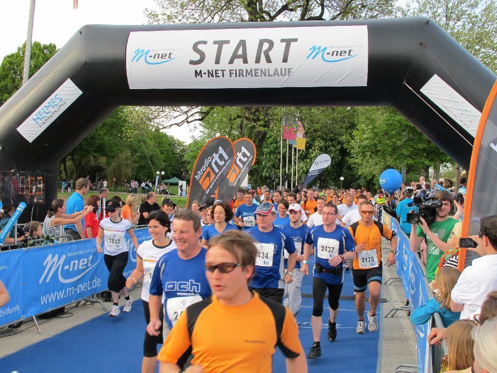 1. Augsburger Firmenlauf: Der Start. Fotos: B4B SCHWABEN