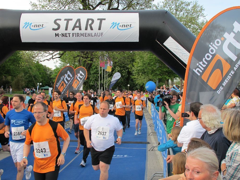 1. Augsburger Firmenlauf: Der Start. Fotos: B4B SCHWABEN