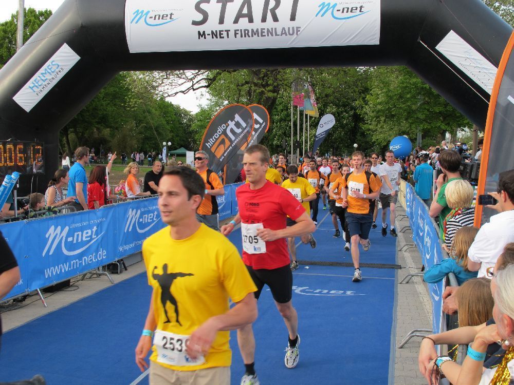 1. Augsburger Firmenlauf: Der Start. Fotos: B4B SCHWABEN