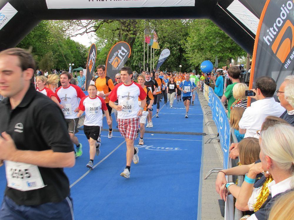1. Augsburger Firmenlauf: Der Start. Fotos: B4B SCHWABEN