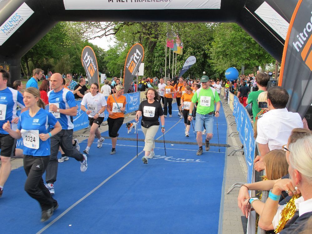 1. Augsburger Firmenlauf: Der Start. Fotos: B4B SCHWABEN