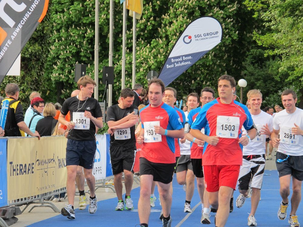 1. Augsburger Firmenlauf: Der Start. Fotos: B4B SCHWABEN