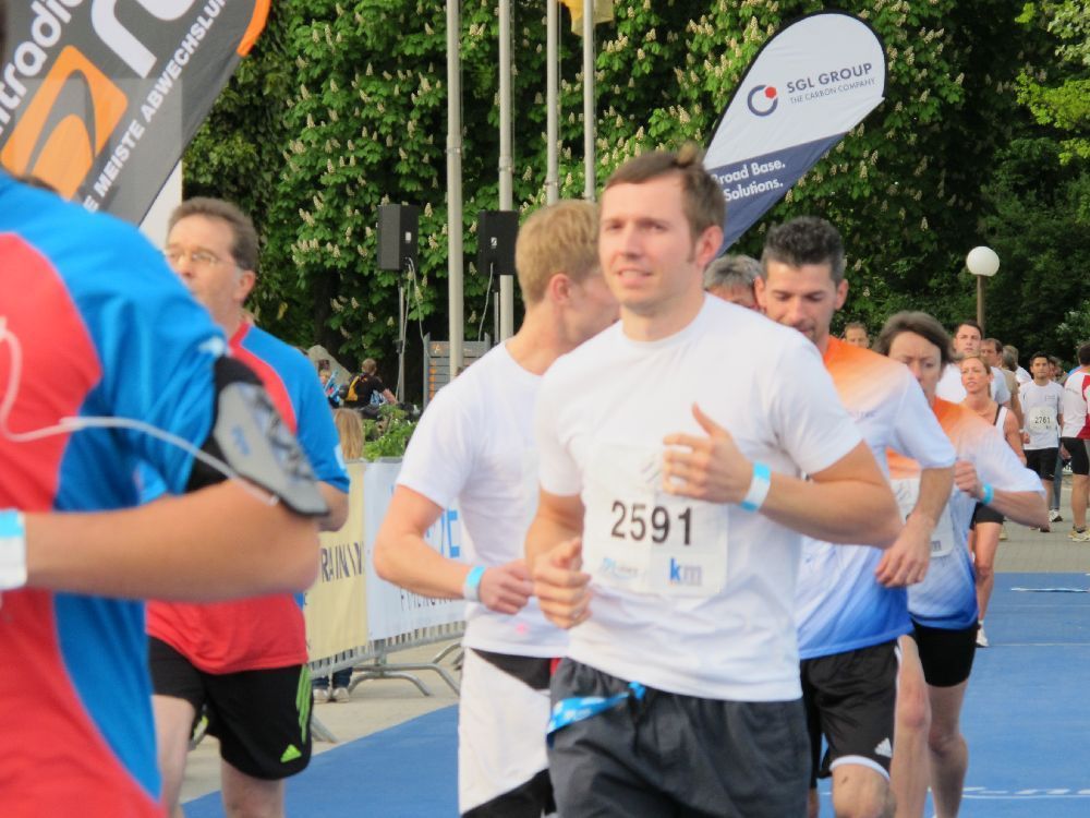 1. Augsburger Firmenlauf: Der Start. Fotos: B4B SCHWABEN