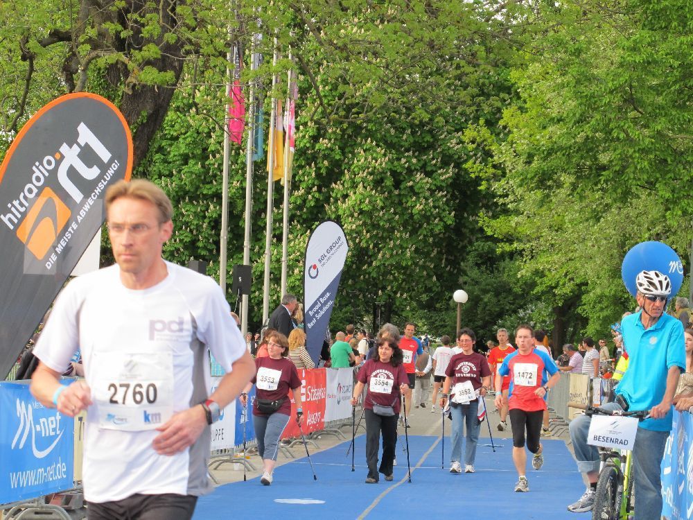 1. Augsburger Firmenlauf: Der Start. Fotos: B4B SCHWABEN