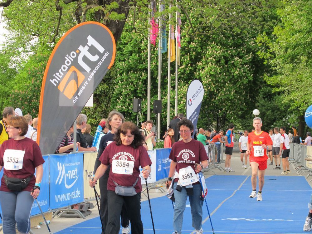 1. Augsburger Firmenlauf: Der Start. Fotos: B4B SCHWABEN