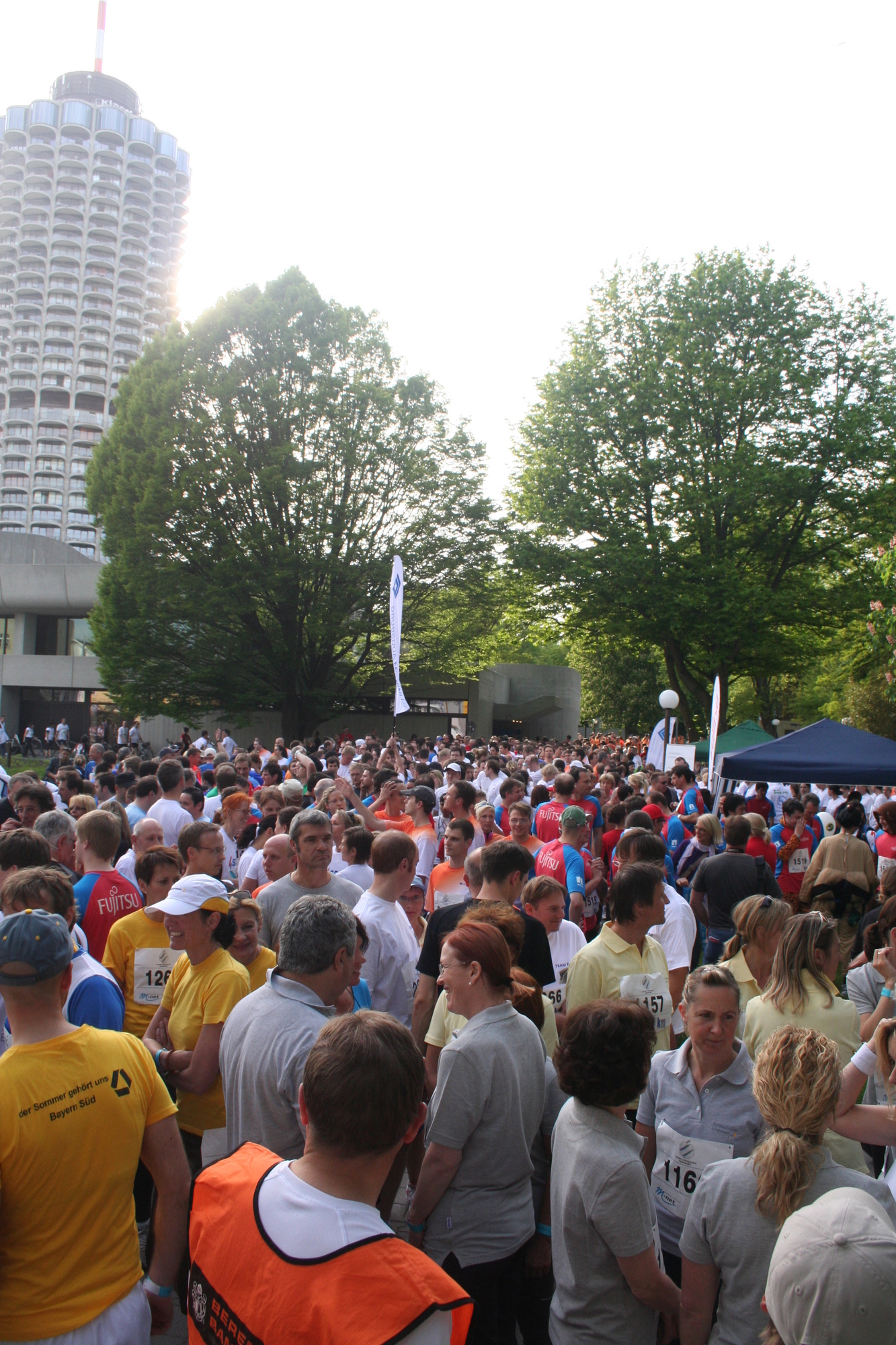 1. Augsburger Firmenlauf: Der Start. Fotos: B4B SCHWABEN