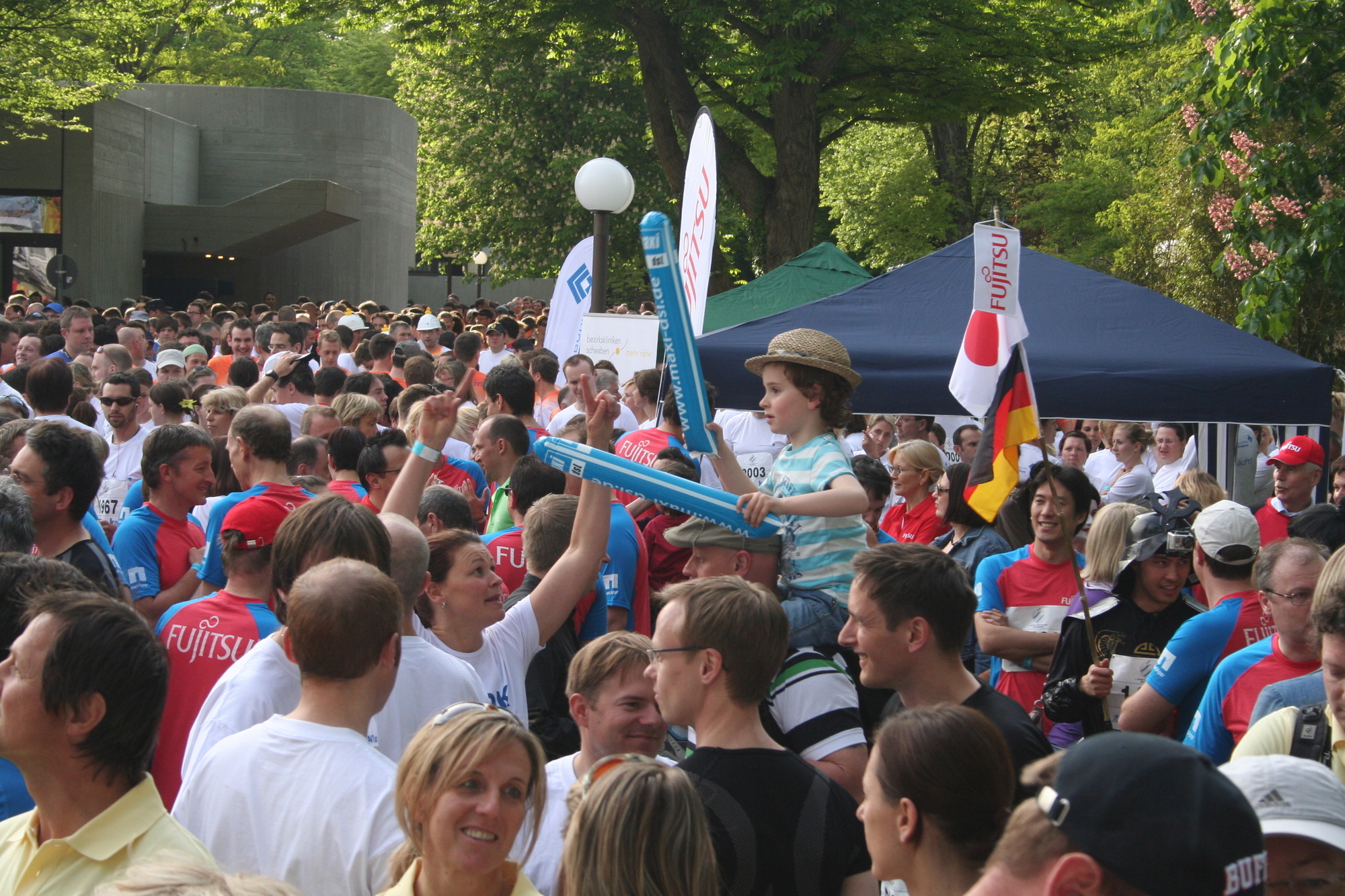 1. Augsburger Firmenlauf: Der Start. Fotos: B4B SCHWABEN