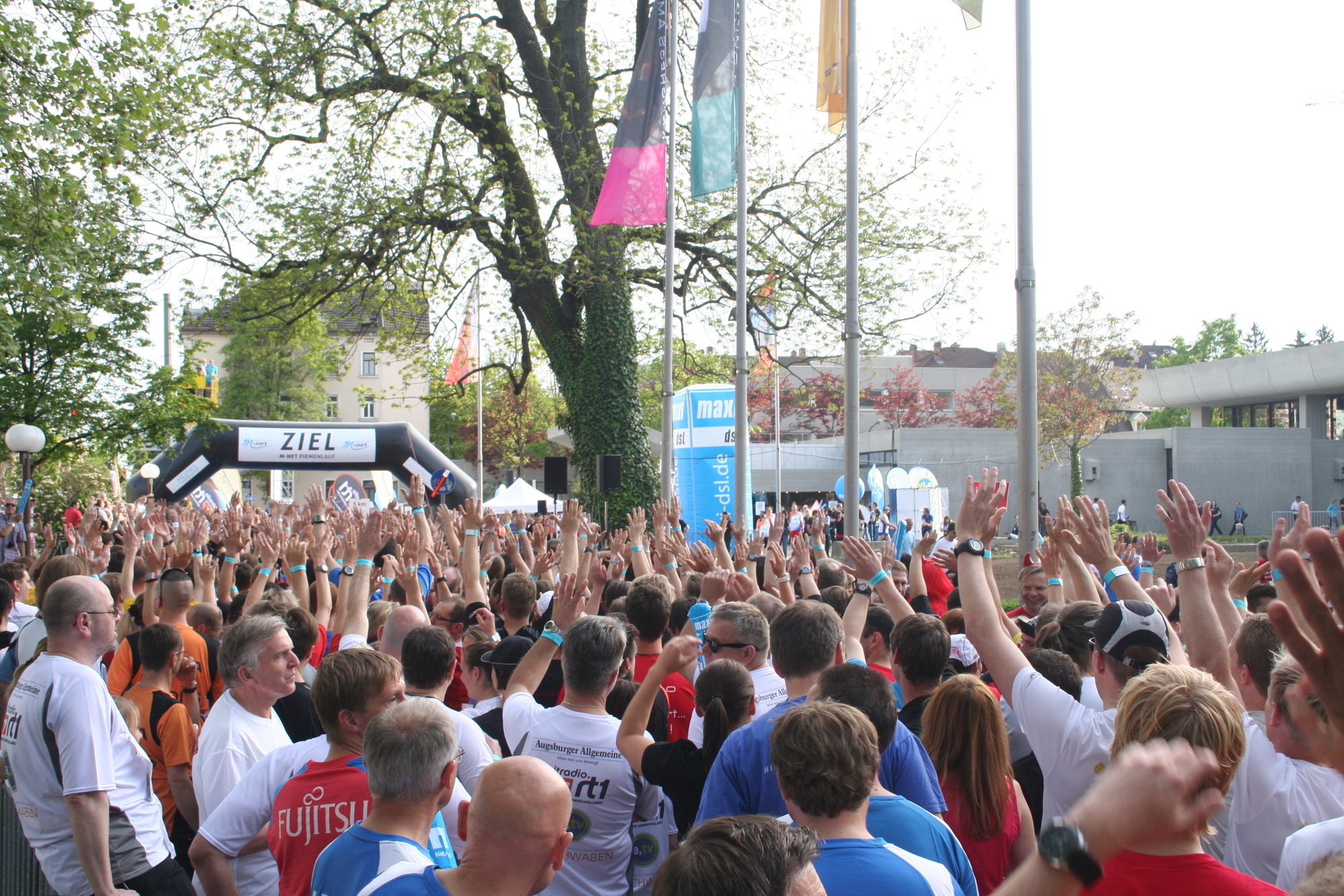 1. Augsburger Firmenlauf: Der Start. Fotos: B4B SCHWABEN