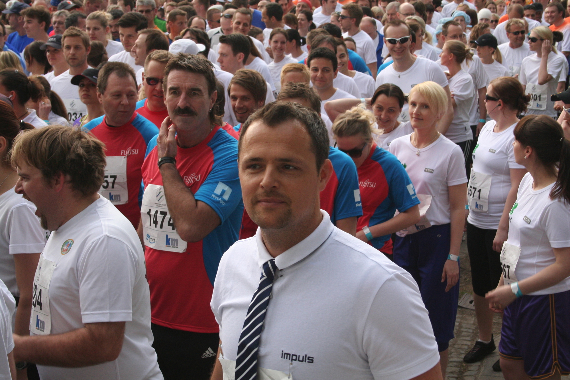 1. Augsburger Firmenlauf: Der Start. Fotos: B4B SCHWABEN