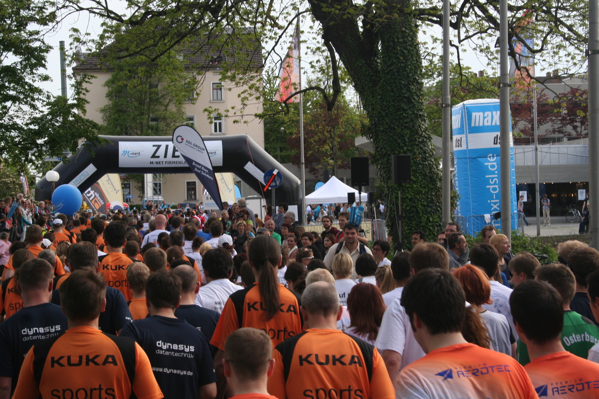 1. Augsburger Firmenlauf: Der Start. Fotos: B4B SCHWABEN