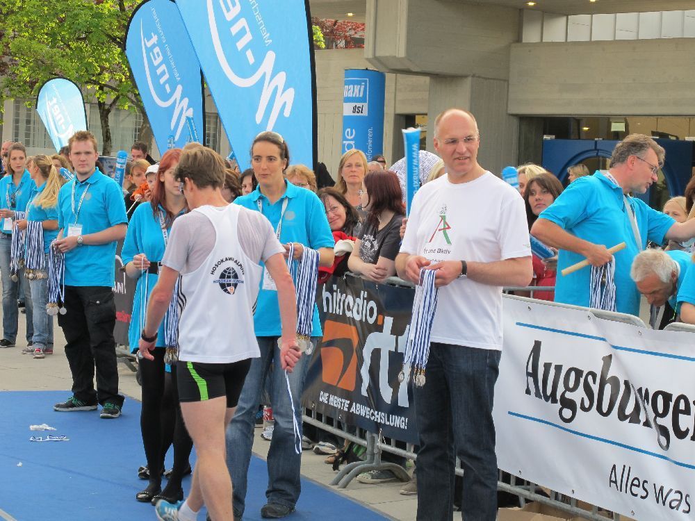 1. Augsburger Firmenlauf: Endlich im Ziel. Fotos: B4B SCHWABEN