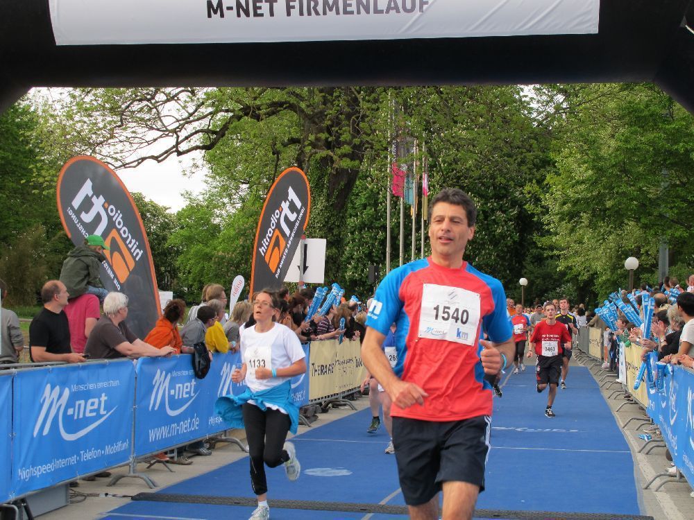 1. Augsburger Firmenlauf: Endlich im Ziel. Fotos: B4B SCHWABEN