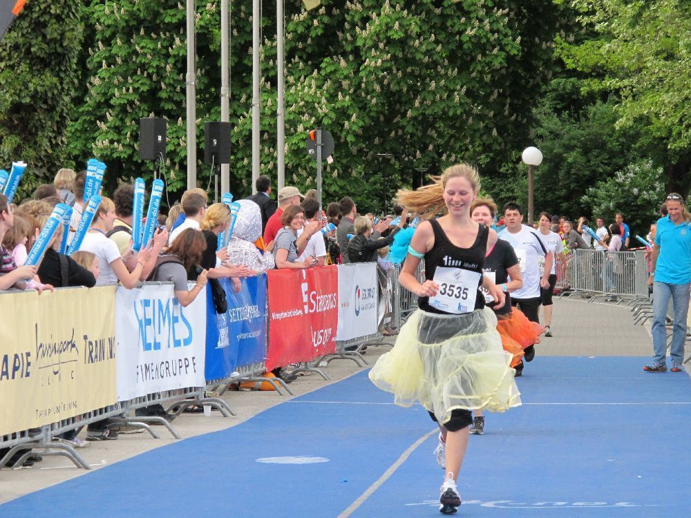 1. Augsburger Firmenlauf: Endlich im Ziel. Fotos: B4B SCHWABEN