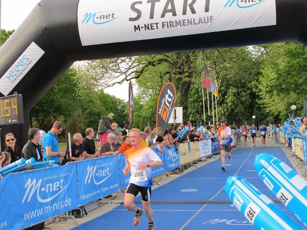 1. Augsburger Firmenlauf: Endlich im Ziel. Fotos: B4B SCHWABEN