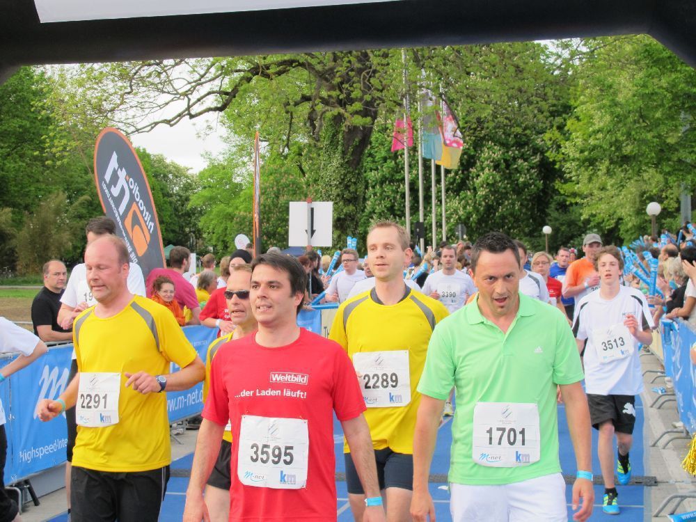 1. Augsburger Firmenlauf: Endlich im Ziel. Fotos: B4B SCHWABEN
