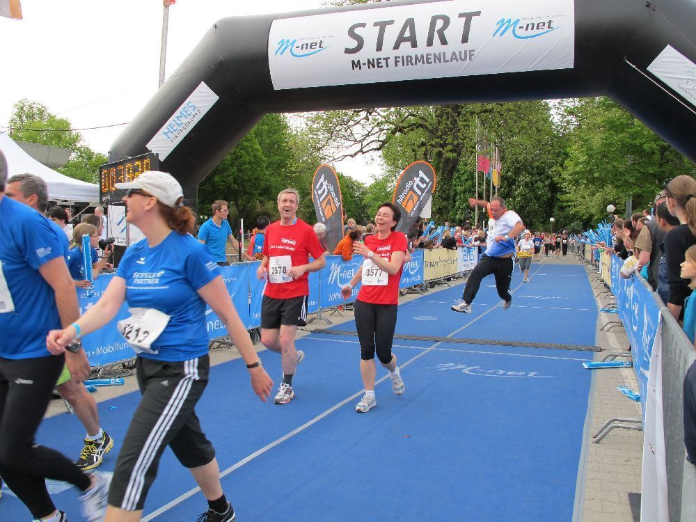 1. Augsburger Firmenlauf: Endlich im Ziel. Fotos: B4B SCHWABEN