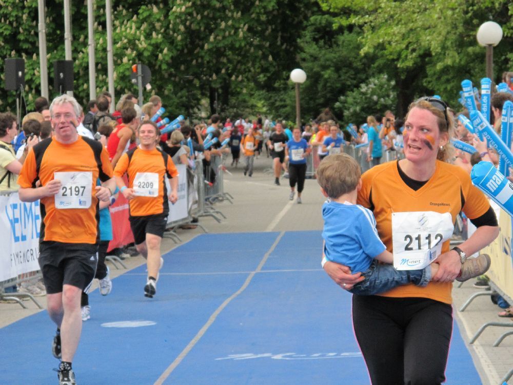 1. Augsburger Firmenlauf: Endlich im Ziel. Fotos: B4B SCHWABEN