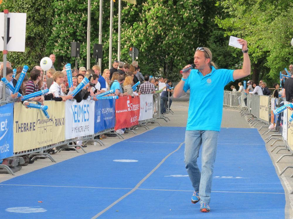 1. Augsburger Firmenlauf: Endlich im Ziel. Fotos: B4B SCHWABEN
