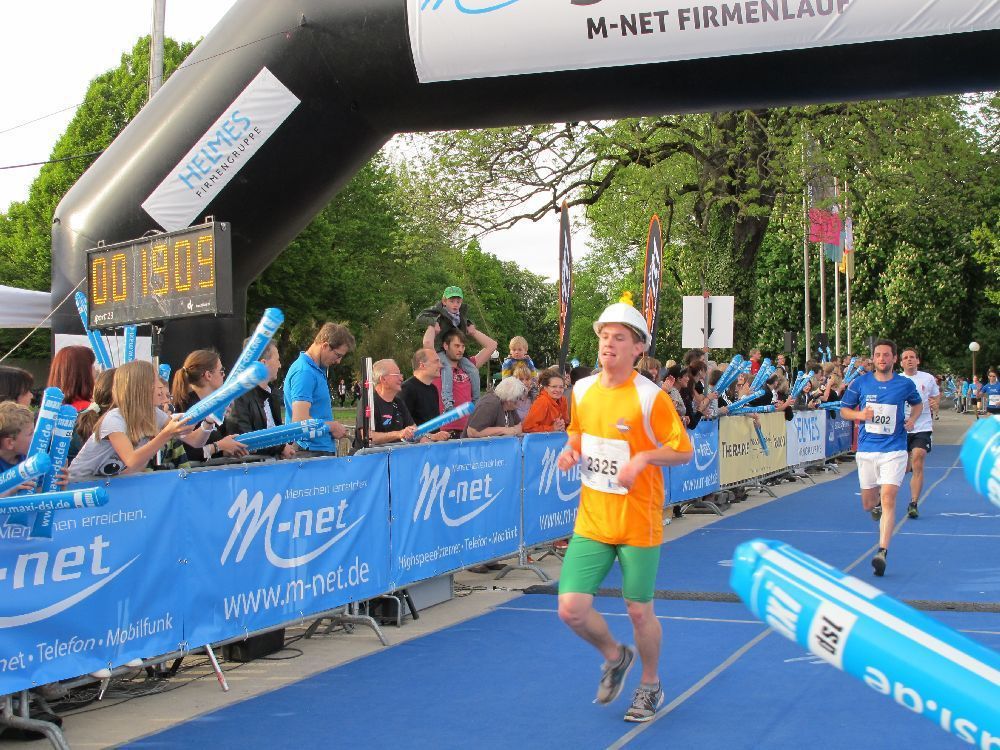 1. Augsburger Firmenlauf: Endlich im Ziel. Fotos: B4B SCHWABEN