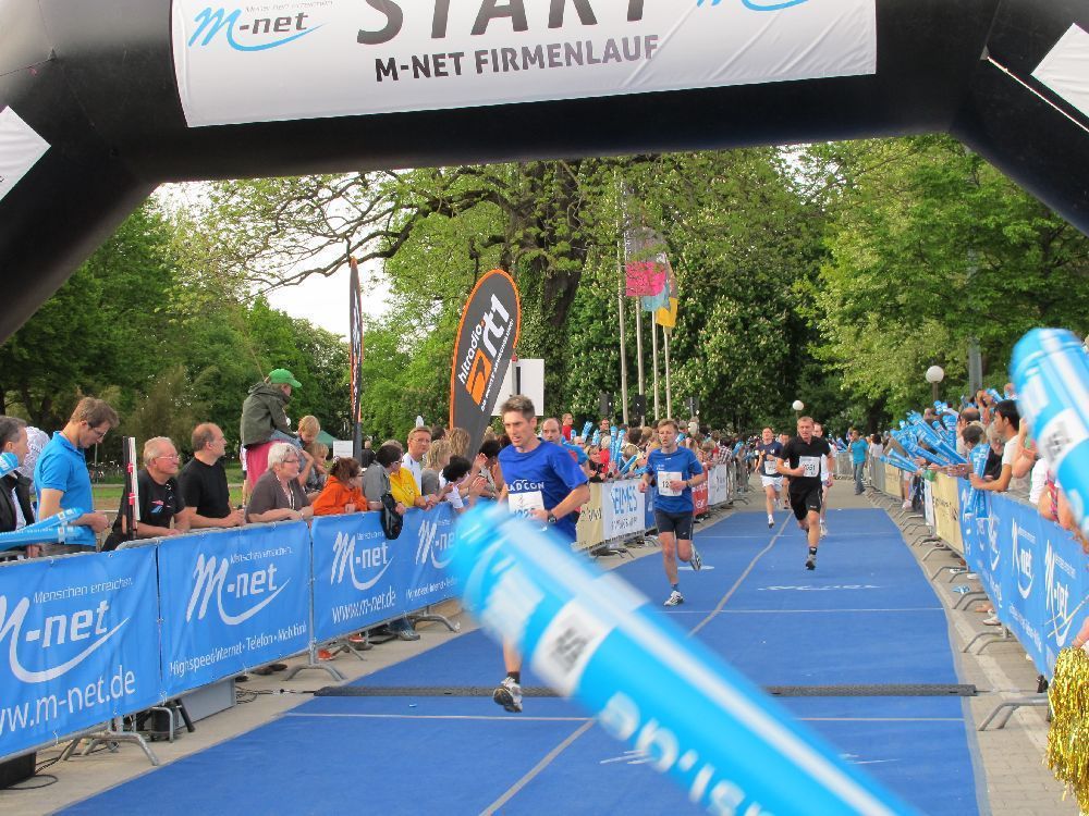 1. Augsburger Firmenlauf: Endlich im Ziel. Fotos: B4B SCHWABEN