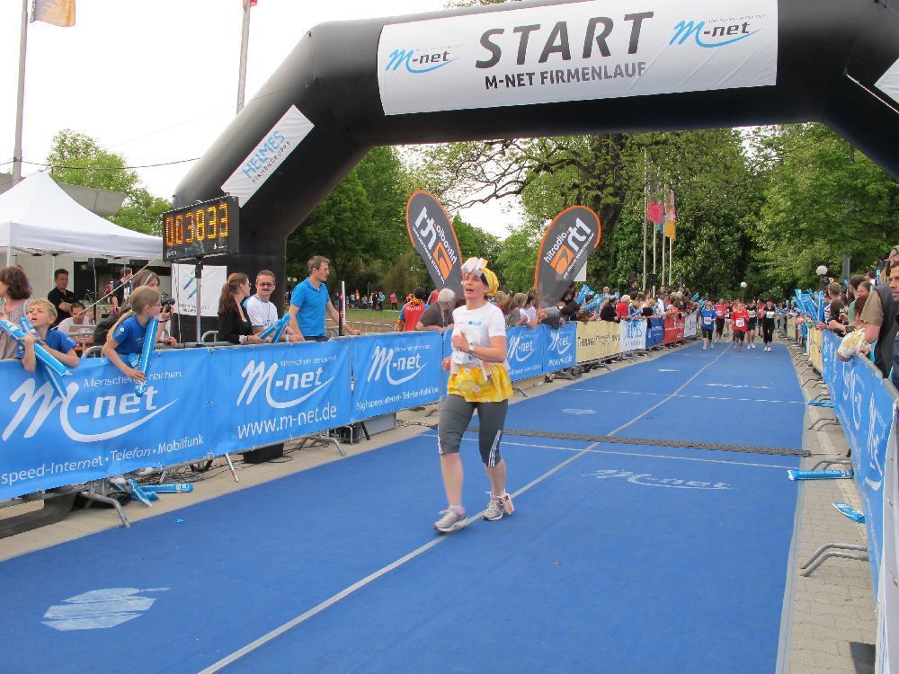 1. Augsburger Firmenlauf: Endlich im Ziel. Fotos: B4B SCHWABEN