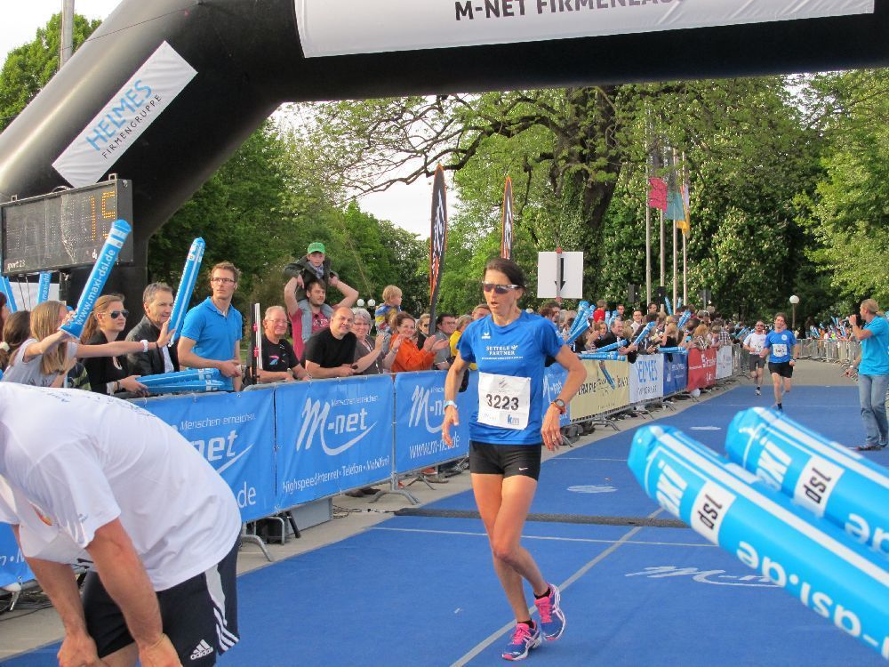 1. Augsburger Firmenlauf: Endlich im Ziel. Fotos: B4B SCHWABEN