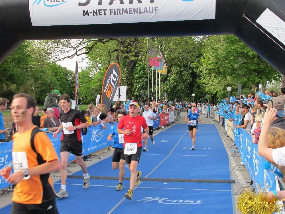 1. Augsburger Firmenlauf: Endlich im Ziel. Fotos: B4B SCHWABEN