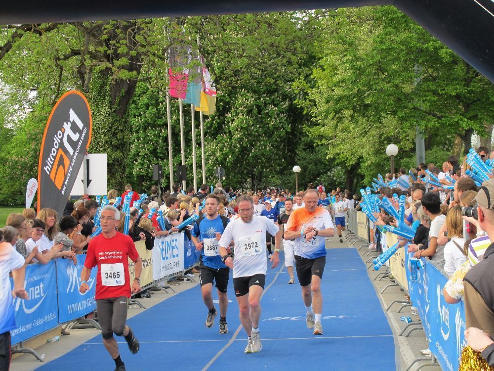 1. Augsburger Firmenlauf: Endlich im Ziel. Fotos: B4B SCHWABEN