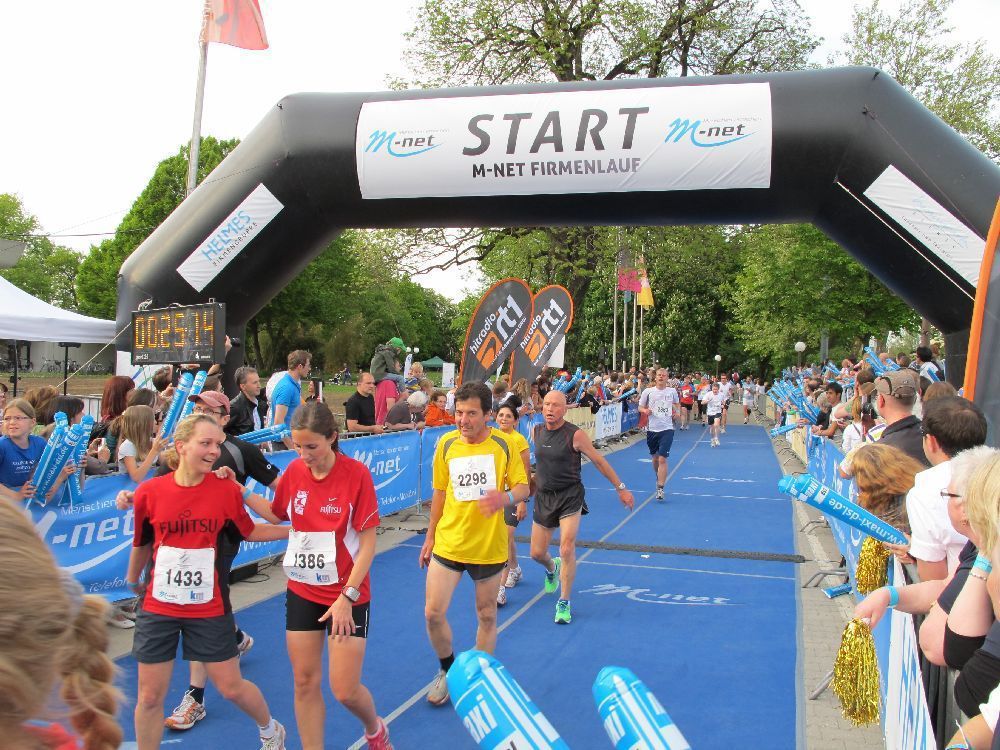 1. Augsburger Firmenlauf: Endlich im Ziel. Fotos: B4B SCHWABEN