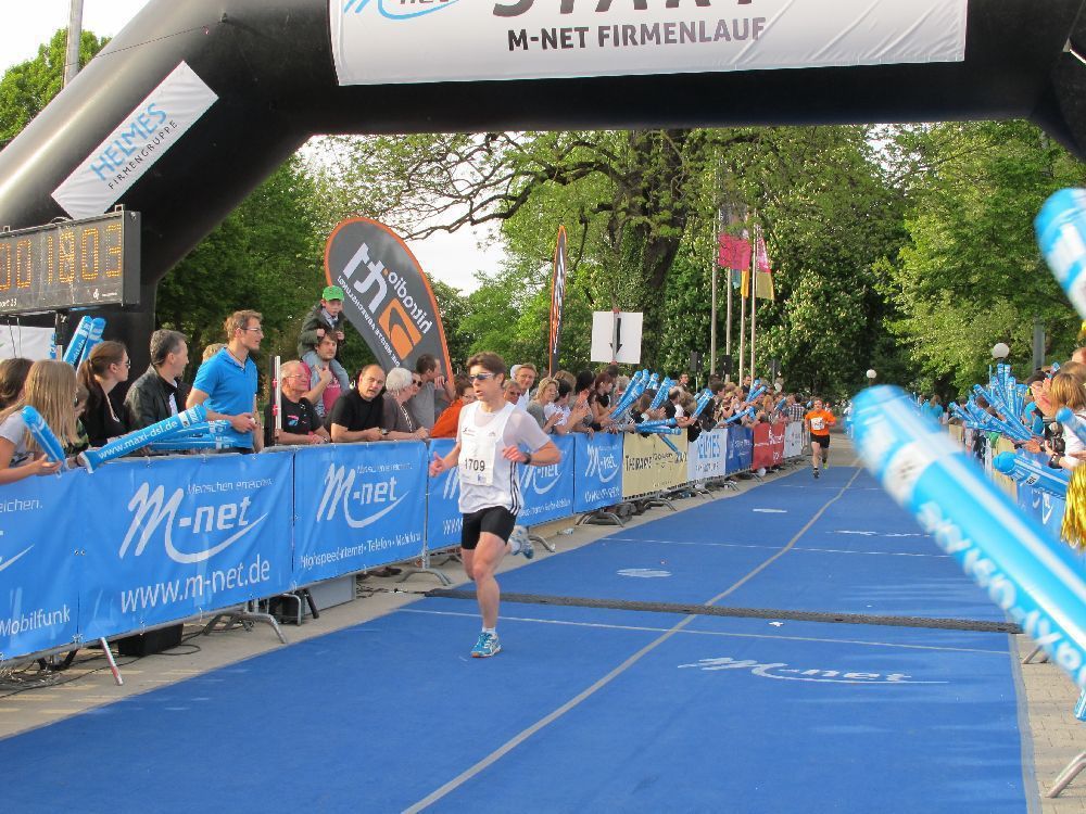 1. Augsburger Firmenlauf: Endlich im Ziel. Fotos: B4B SCHWABEN