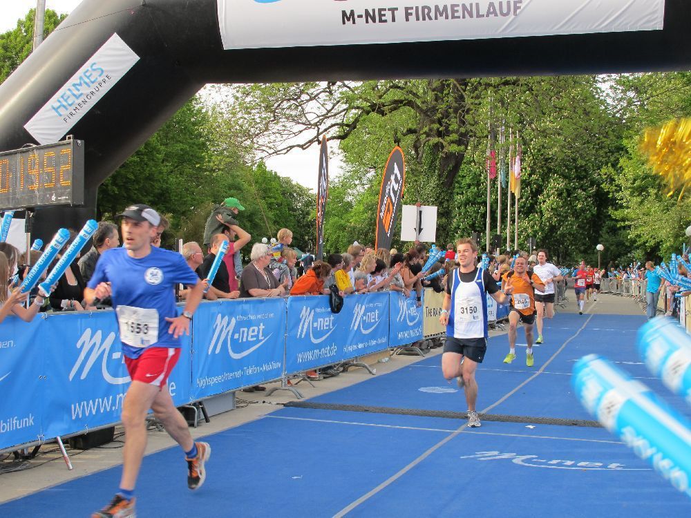 1. Augsburger Firmenlauf: Endlich im Ziel. Fotos: B4B SCHWABEN