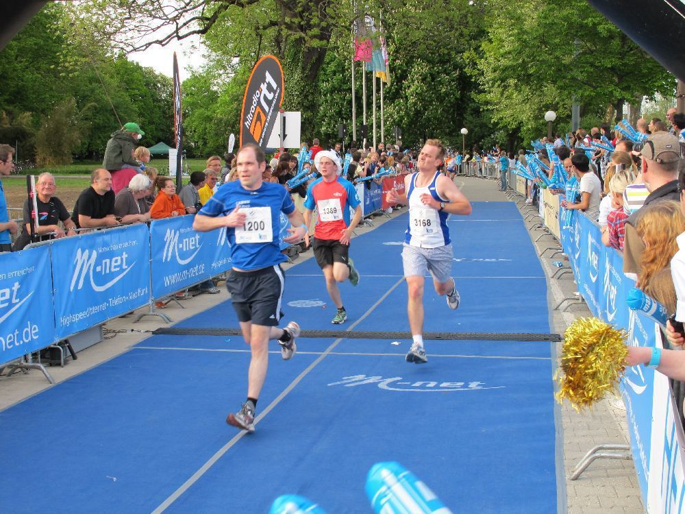 1. Augsburger Firmenlauf: Endlich im Ziel. Fotos: B4B SCHWABEN