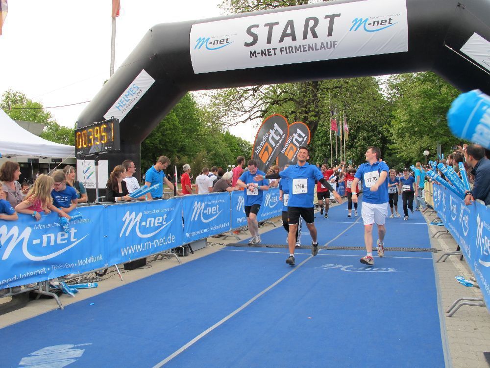1. Augsburger Firmenlauf: Endlich im Ziel. Fotos: B4B SCHWABEN