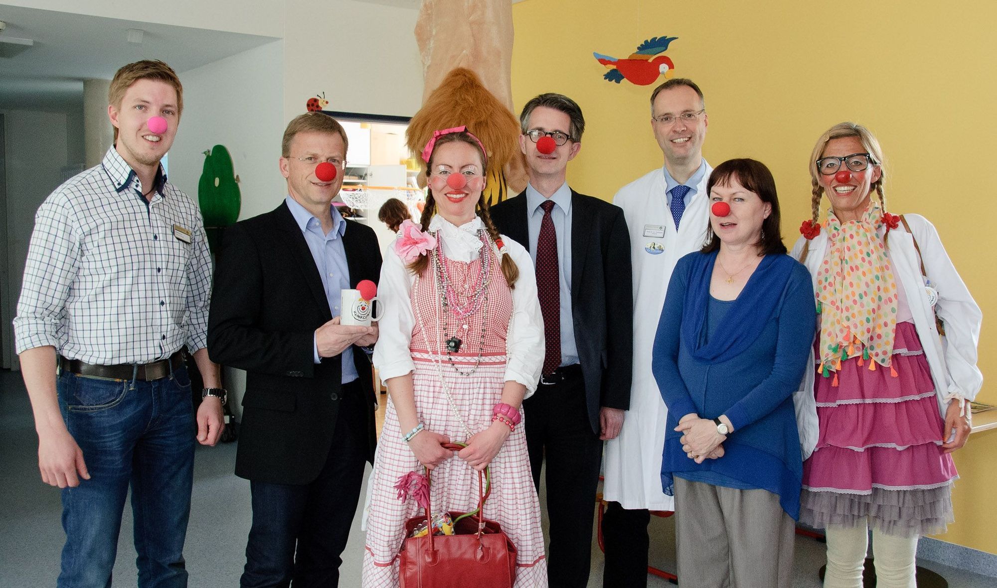 Die KlinikClowns sollen von nun an jeden Donnerstag Kinderaugen zum Strahlen bringen. Foto: Klinikum Augsburg
