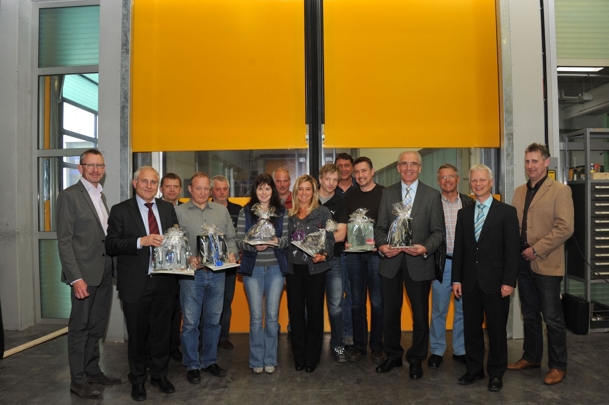 Diese Mitarbeiter sind seit über 25 Jahren mit vollem Einsatz für Butzbach tätig. Foto: Butzbach