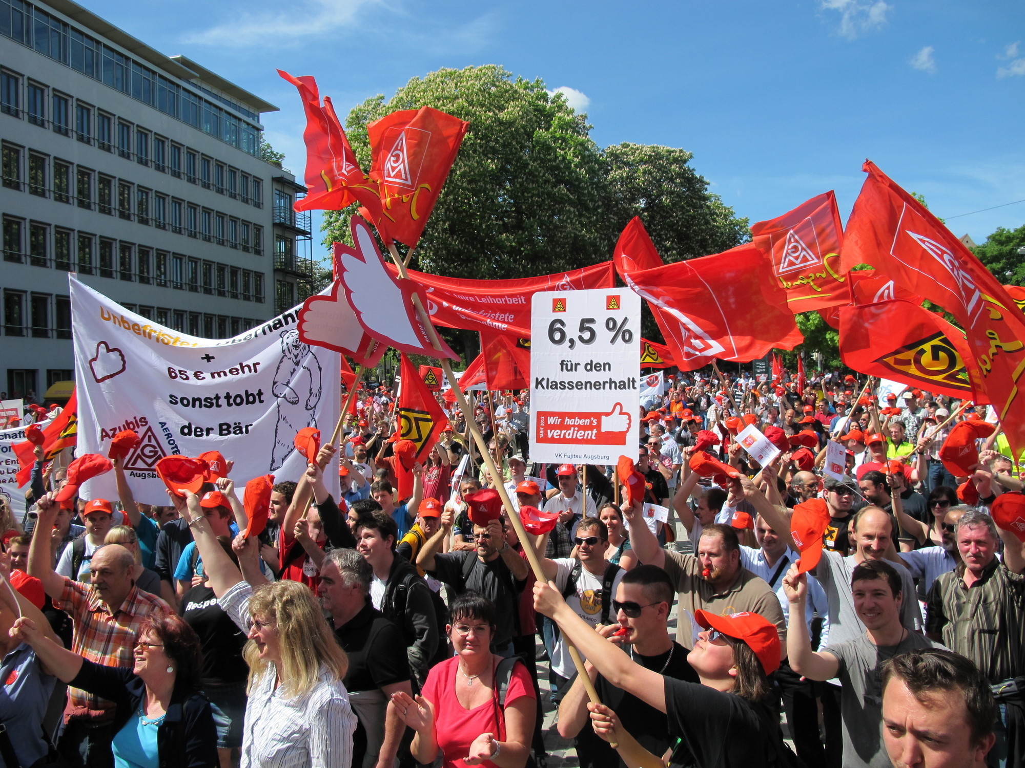 IG Metall Warnstreik auf dem Willy-Brandt-Platz, Foto: B4B SCHWABEN
