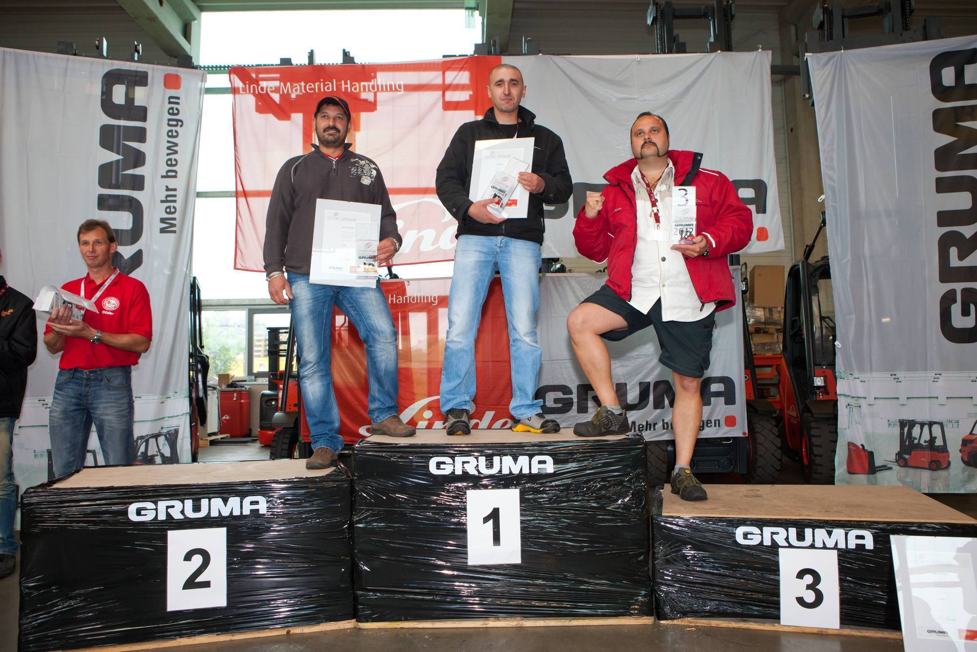 Konstantin Schmidt, Josef Gumpinger und Martin Biallas qualifizieren sich bei den regionalen Meisterschaften in Friedberg-Derchi