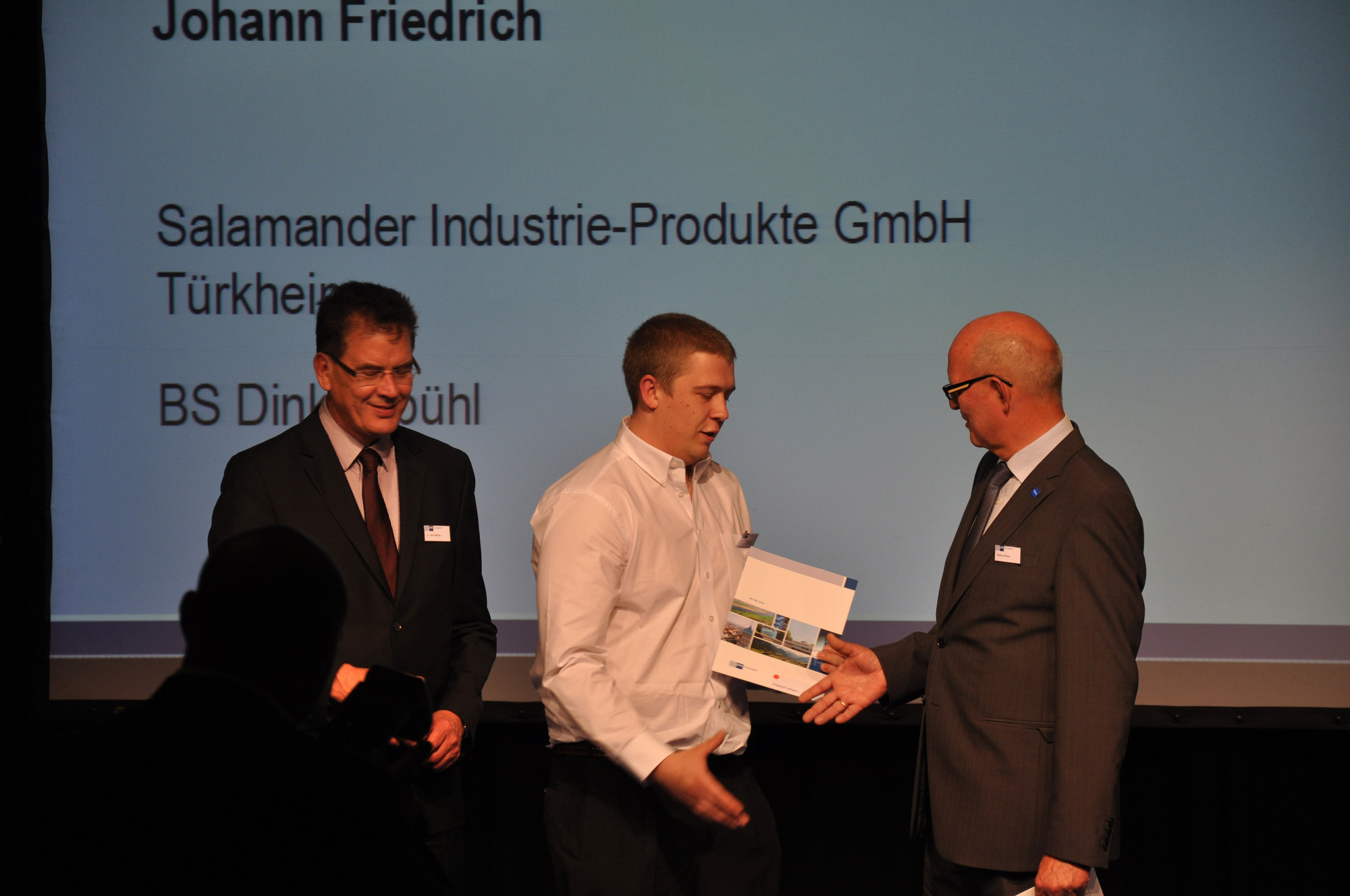 Dr. Gerd Müller, Johann Friedrich und Markus Brehm Bild: Salamander Industrie-Produkte GmbH
