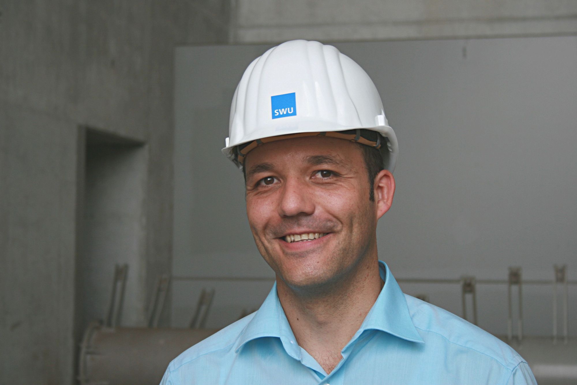 Frank Maierhans ist neuer Betriebs-Leiter im Holzgas-Heizkraftwerk. Foto: SWU Energie GmbH