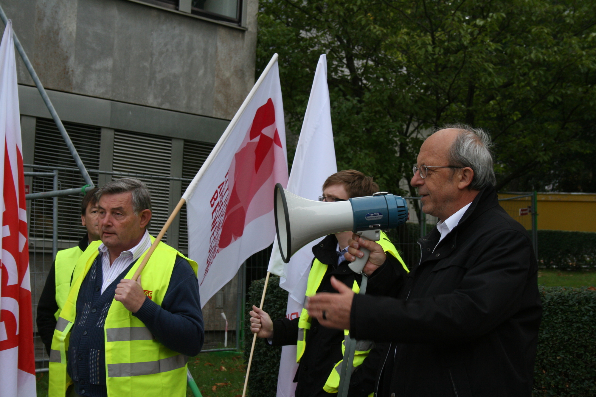 Der Ihle Prozess vor dem Arbeitsgericht lockte viele Menschen vor das Arbeitsgericht Augsburg, Foto: B4B SCHWABEN